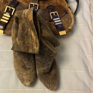 Size 6M ankle boot . Michael kors collection . Distressed leather finished